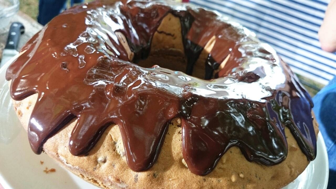 Budín navideño de chocolate, nueces y ciruelas