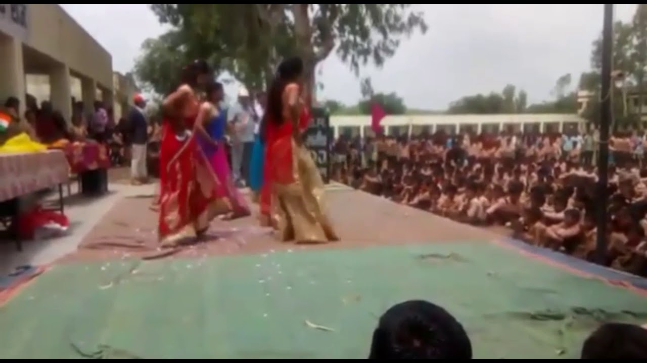 Ghantali govt. School girls  dance on main pani barwa jau song