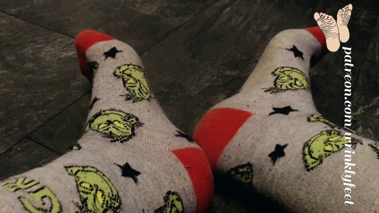 Grinch Socks And Bare Feet Christmas Advent Calendar Day 11 YouTube