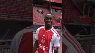 Carlos Forbs already likes the Ajax stadium! 🙌
