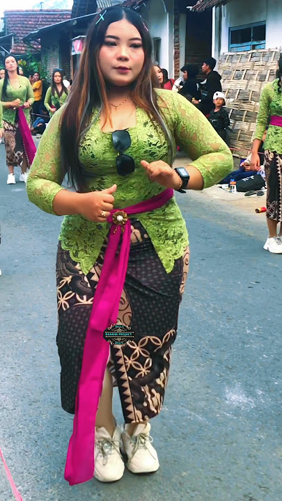 Kebaya hijau emang gemoy, karnaval dawuhan Trenggalek 2024 #karnavalterbaru #karnavalpargoy #shorts