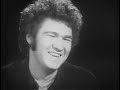 Capture de la vidéo Robert Charlebois - Le Sel De La Semaine. Src, 1969 (Entretien De Fernand Seguin)