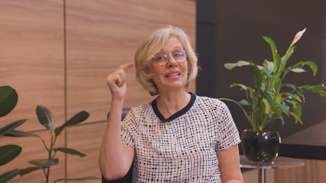 POR QUE O PÁSSARO CANTA NA GAIOLA