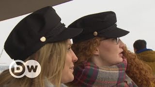 Elbsegler - Fashionable fishermen's caps | DW English