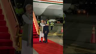 As a mark of respect, the PM of Papua New Guinea touches the feet of PM Modi! | PM Visit