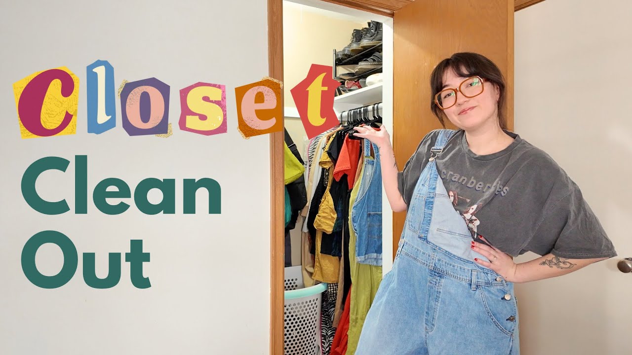 Closet Clean Out Declutter my closet with me 🖤 - YouTube