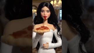 Barbie doll Eating Pizza with Extra Tomato Sauce. Pizza Hut Restaurant.🍕🍅🍕❤️