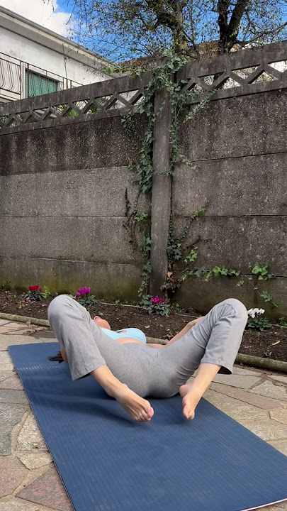 Outdoor relaxing #flexibility #yoga #leggings