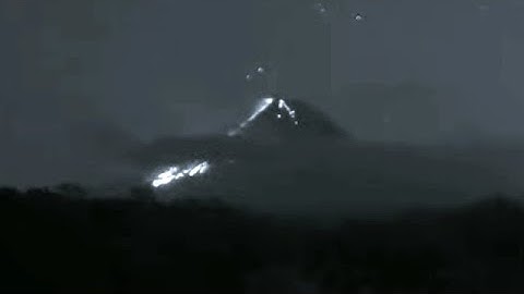 BARU SAJA !! GUNUNG MERAPI GUGURKAN LAVA JARAK LUNCUR 1900 M KE SAT/PUTIH
