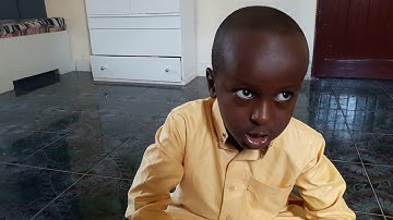 طفل يقرا سورة الفاتحه