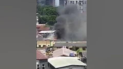 Jail Break at Ikoyi Prison .... Building Set on fire 🔥. Security men seen firing gun shots.