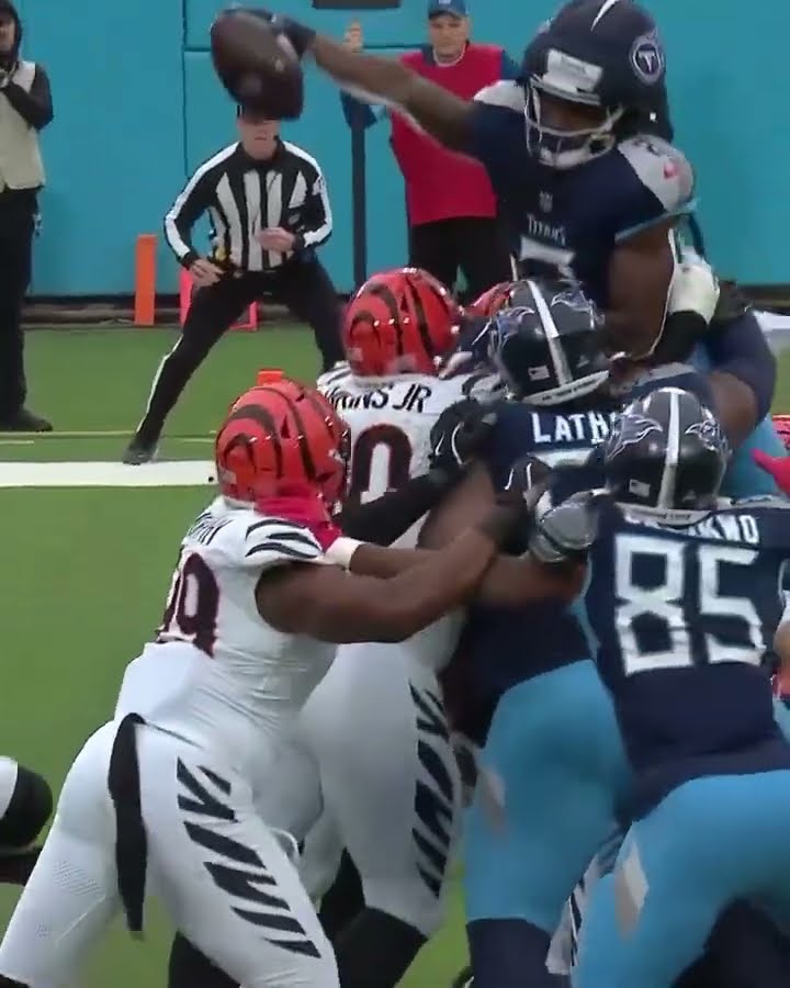 TYJAE SPEARS REACHING FOR THE TD ? (via @nfl/IG)