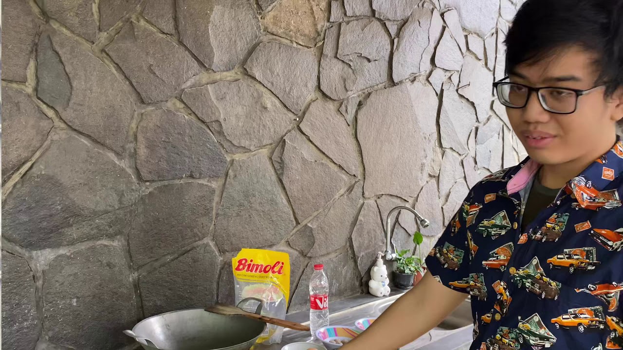 How To Make Seblak (Bandung Traditional Street Food) 