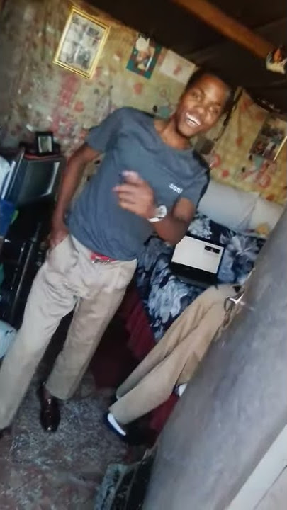 Sgwebo sentambo uvunyiwe emahlabathin kusho uBhabuly phansi Olundi kwaZenzele eNjomelwane