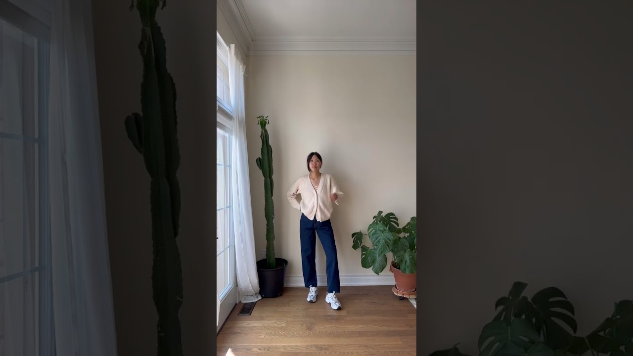 Casual, minimalist outfit for the weekend 🤍 