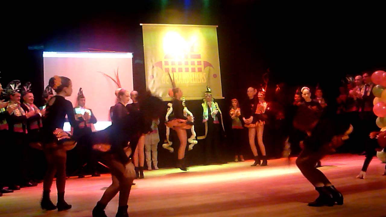 Brandeliers 1e optreden Dansgarde