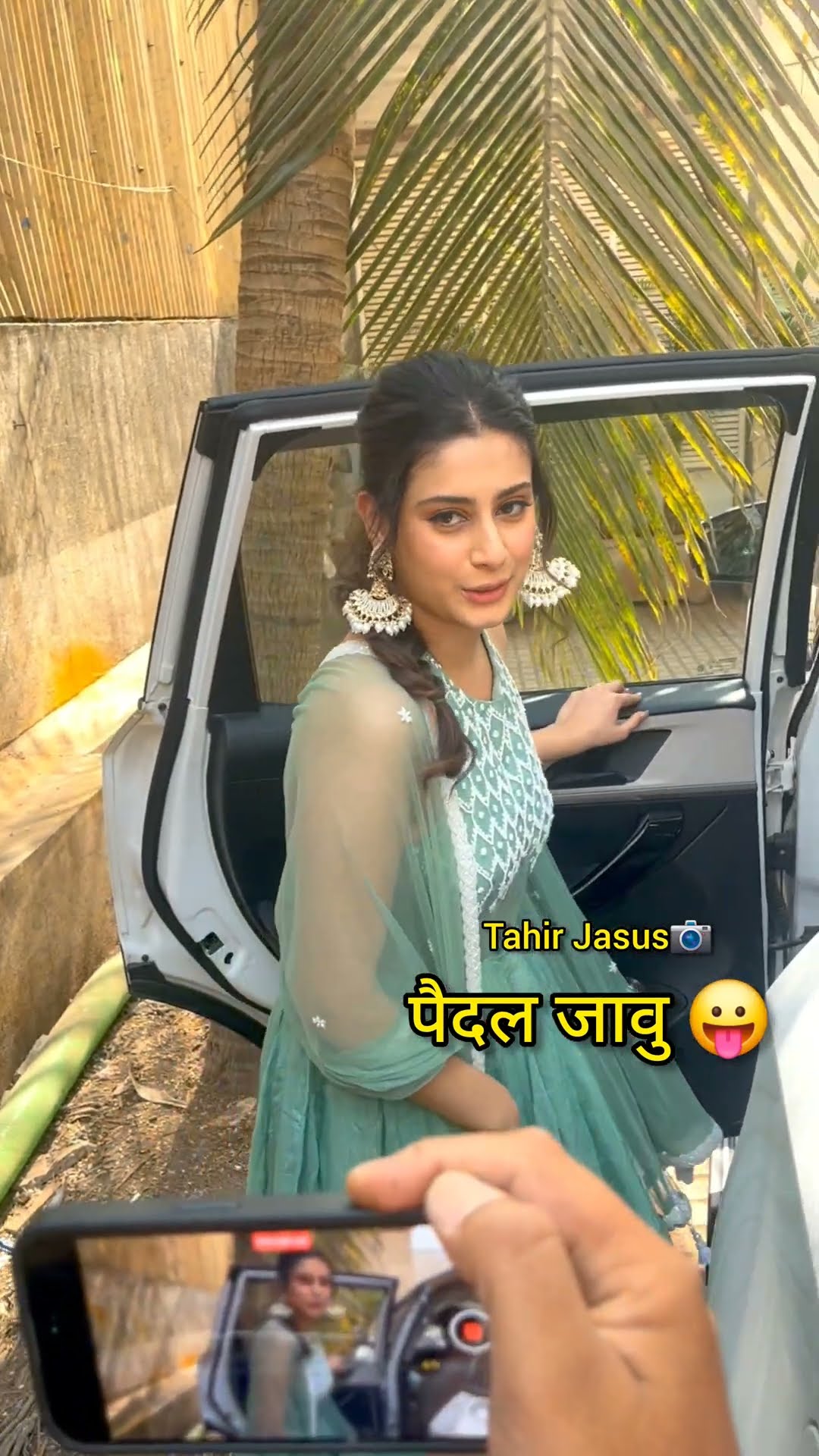 पैदल जावु ?. #ishamalviya #Bb #biggboss #shorts #tahirjasus