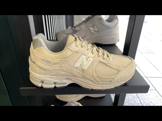 大人気*New Balance 2002R Bone light aluminum* New Balance 2002R (Bone/Light Aluminum) - Style Number