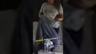 ¡El perro no paraba de ladrarle a ESTO escondido en la sala! 🤯⚠️ #animalestiernos #animalesinteligen
