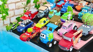 黒とピンクの坂を走って転がるたくさんのカーズのミニカー♪ Cars miniature car running on a black and pink hill