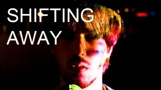 Shifting Away | Ein Astronaut