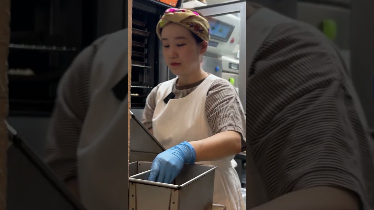 This Tiny Osaka Bakery Makes $20K A Month!