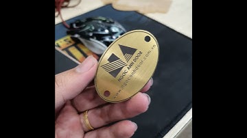 Tem nhãn mác Ngọc Anh Door khắc laser tại xưởng