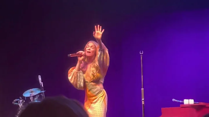 LeAnn Rimes covering Rocket Man by Elton John