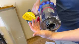 видео: Обзор на пылесос Dyson V15 Absolute. Как отличить оригинал от подделки картинка: Обзор на пылесос Dyson V15 Absolute. Как отличить оригинал от подделки