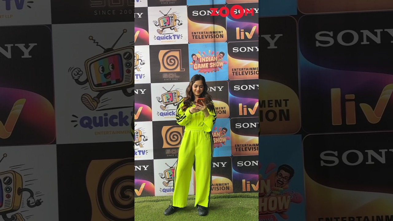 Jannat Zubair cuts her phone call & then poses for paps #shorts #jannatzubair