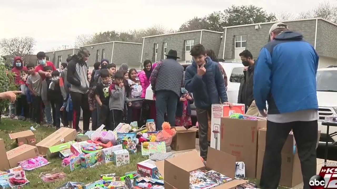San Antonio organization hands out toys to hundreds of Afghan refugee children
