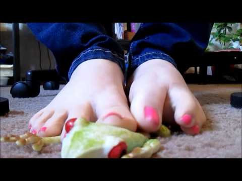 Frog Crush & Toe Wiggling