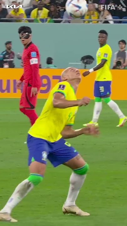 The movement from Richarlison 👌 Playing the Brazilian way 🇧🇷 @KiaWorldwide