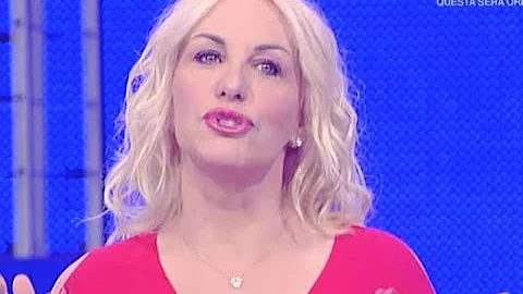 Come si chiama la trasmissione della Clerici a mezzogiorno?