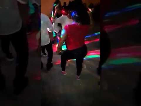 MADRE HE HIJO EN PLENO BAILE