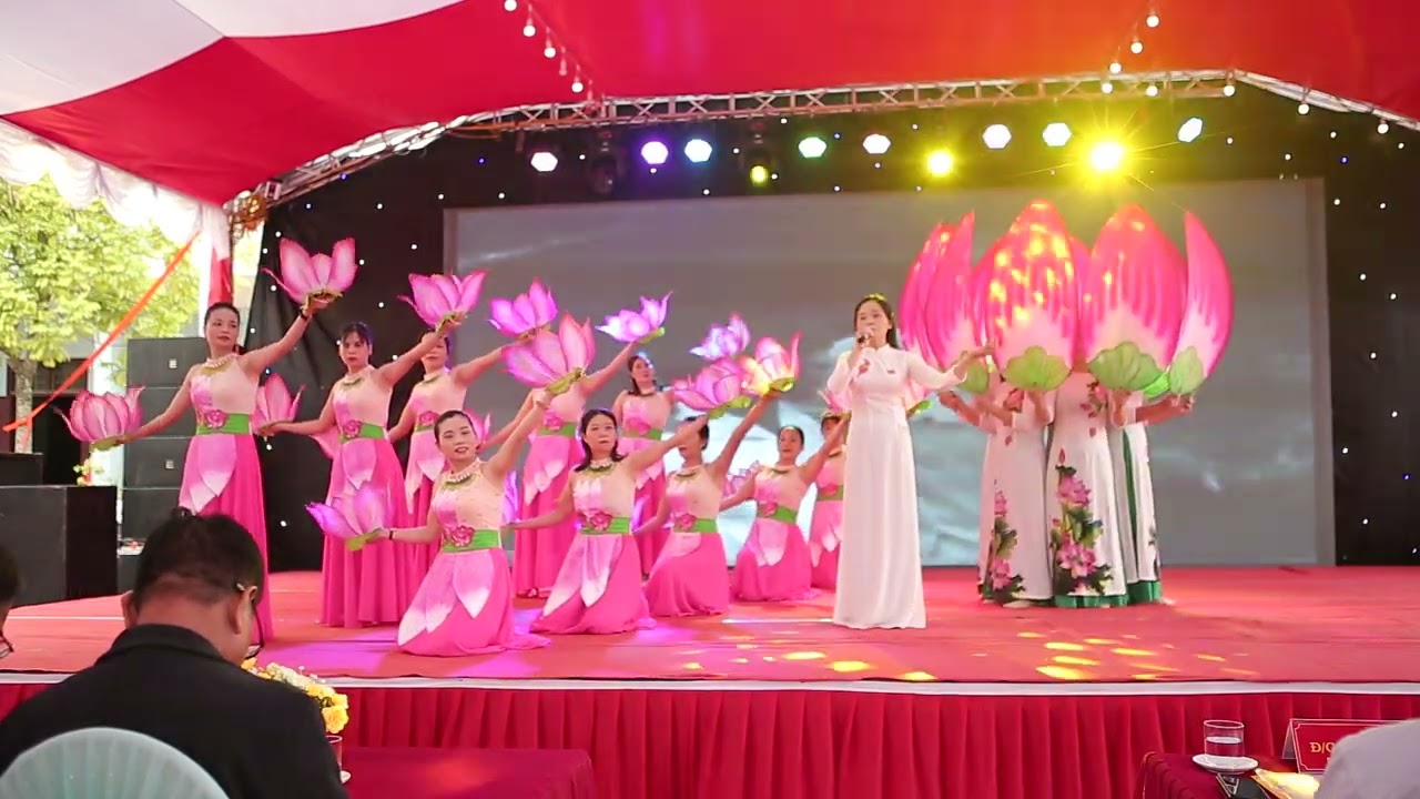 Tiết mục Người về thăm quê - Thôn Thịnh Hòa tại Lễ kỷ niệm 70 năm thành lập Đảng bộ xã Hoằng Thịnh