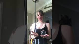 Contact juggling Trick 2 The squeeze