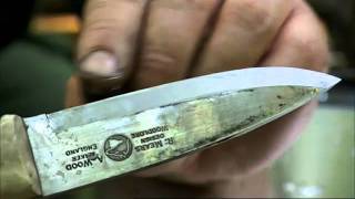 Ray Mears  How to sharpen a knife at camp, Bushcraft Survival