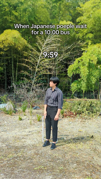 When Japanese people wait for a 10:00 bus