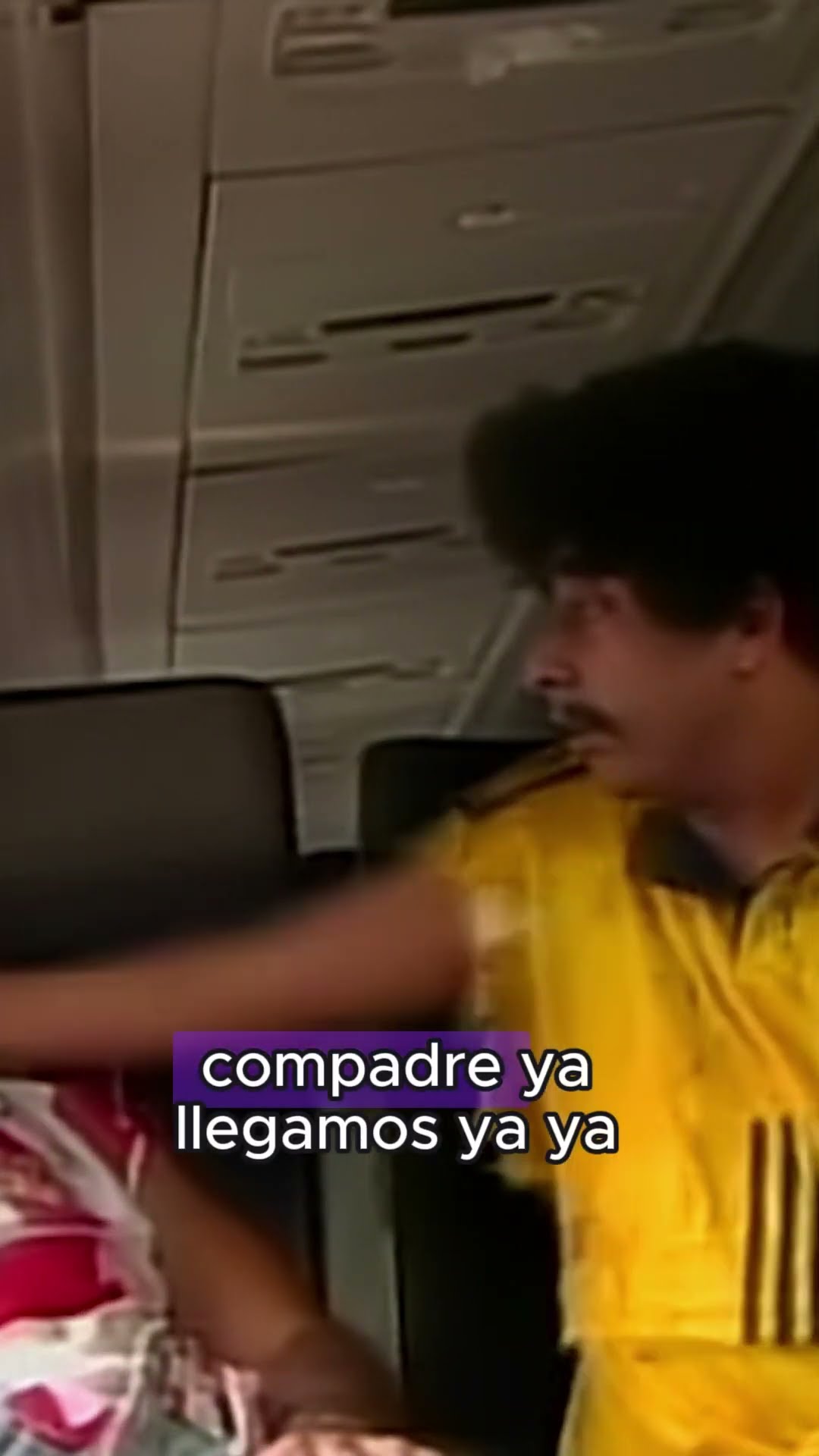Cuando te quedas dormido en el camión ? #DerbezEnCuando #Humor #comedia