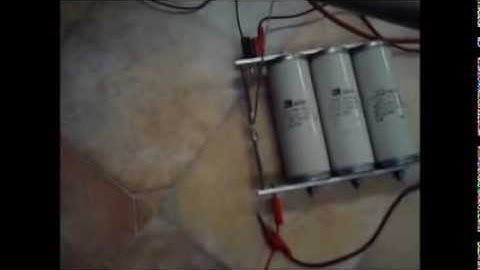 Capacitor discharges 15kV DC 76nF