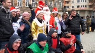 В Ростове-на-Дону Дед Мороз поздравил бездомных (новости) http://9kommentariev.ru/(, 2014-12-30T15:45:27.000Z)