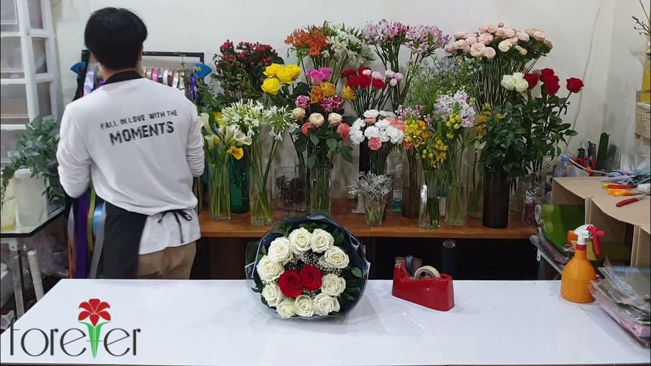 Flower Delivery Thailand by Forever Florist. Send 12 White and Red