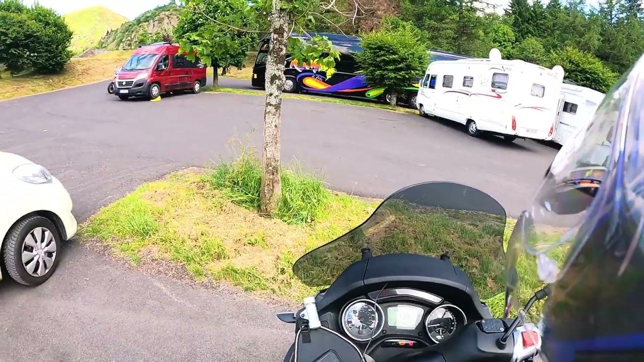Road trip et trekking au Mont-Dore en Piaggio mp3 500 Advaced