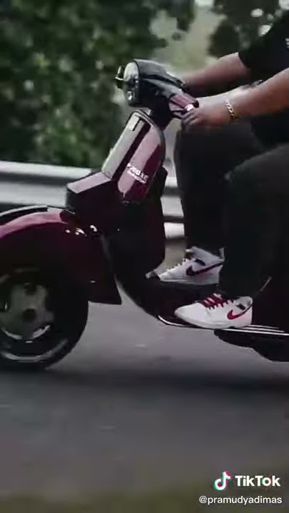 story WA Vespa ganteng keren TTK (tua-tua keladi)