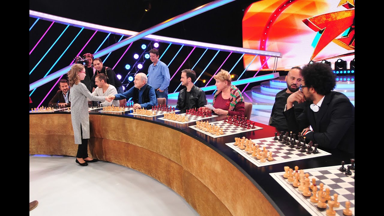 Ema Obada, campioană europeană la șah, învinge şapte vedete pe scena 