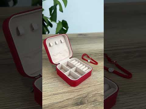 Скринька для прикрас мала, дорожня, екошкіра червона 10*10*5 см Гранд Презент JZ-019-6, відео 1