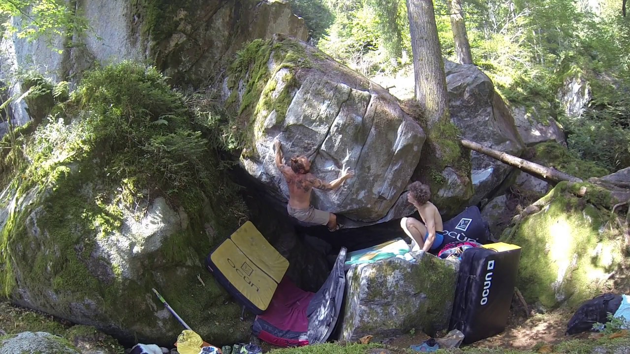 Val Daone boulder "Diamante Grezzo" 7a/+
