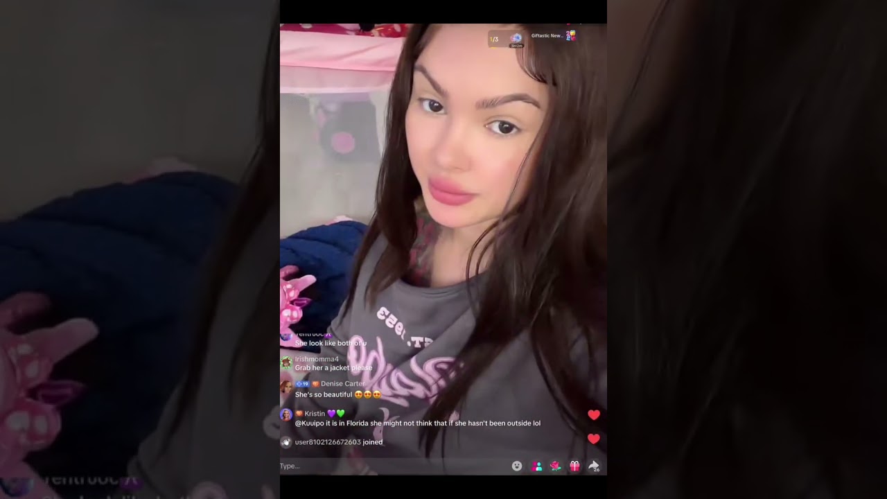 Киара / Стелла, видео с прямых эфиров в TikTok по вторникам