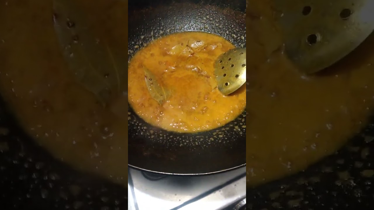 Aaj hamne bina leshun pyaz ki aalo dam ki sabzi banyi